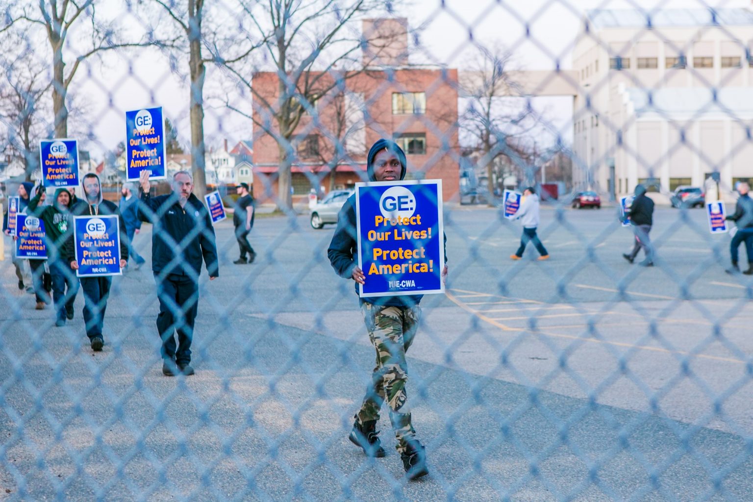 Protesta de trabajadores en Lynn, Massachussets, el 8 de abril. Foto de IUE-CWA Local 201